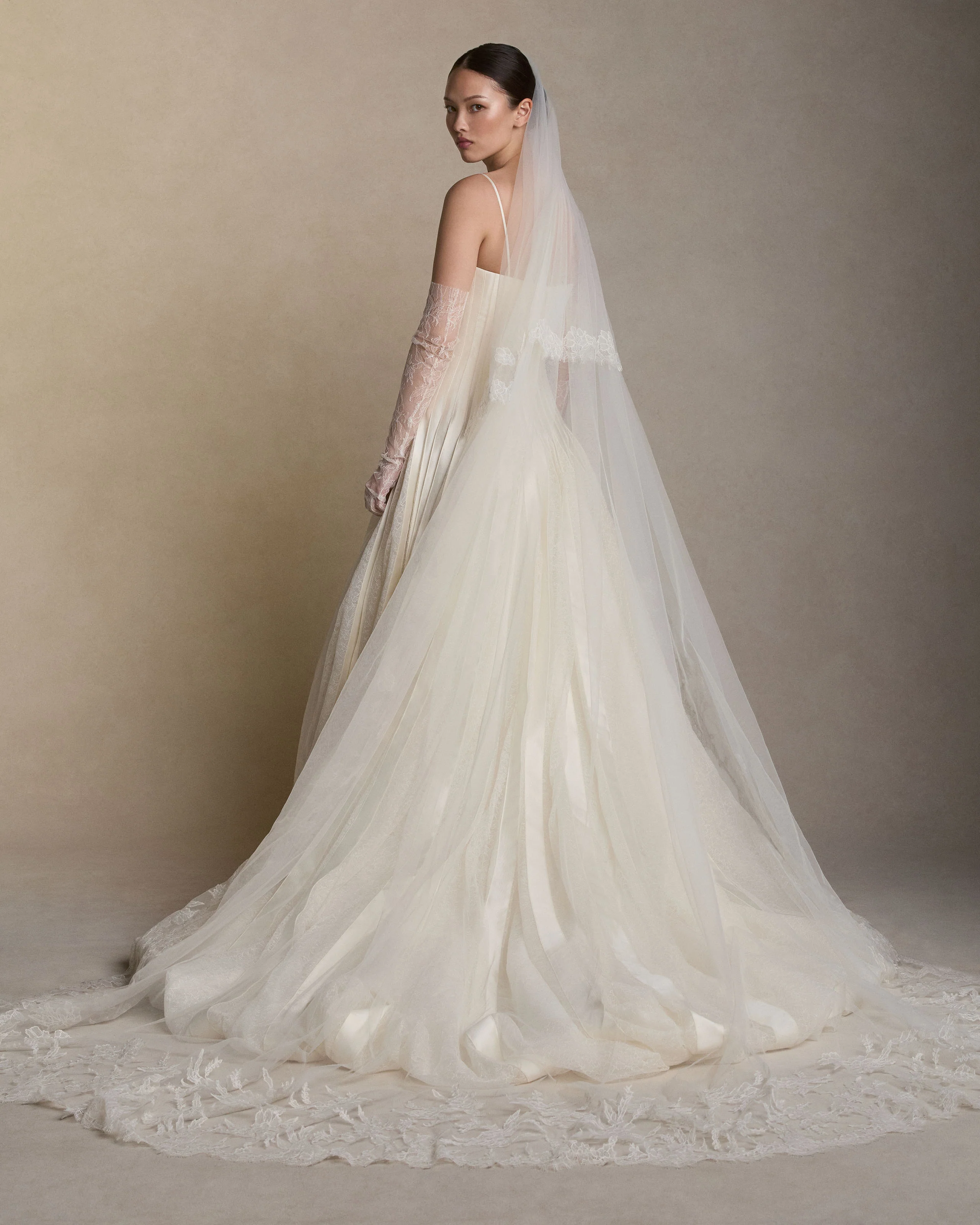 Chantilly Lace Degradé Border Drop Veil - Chapel - Image 2