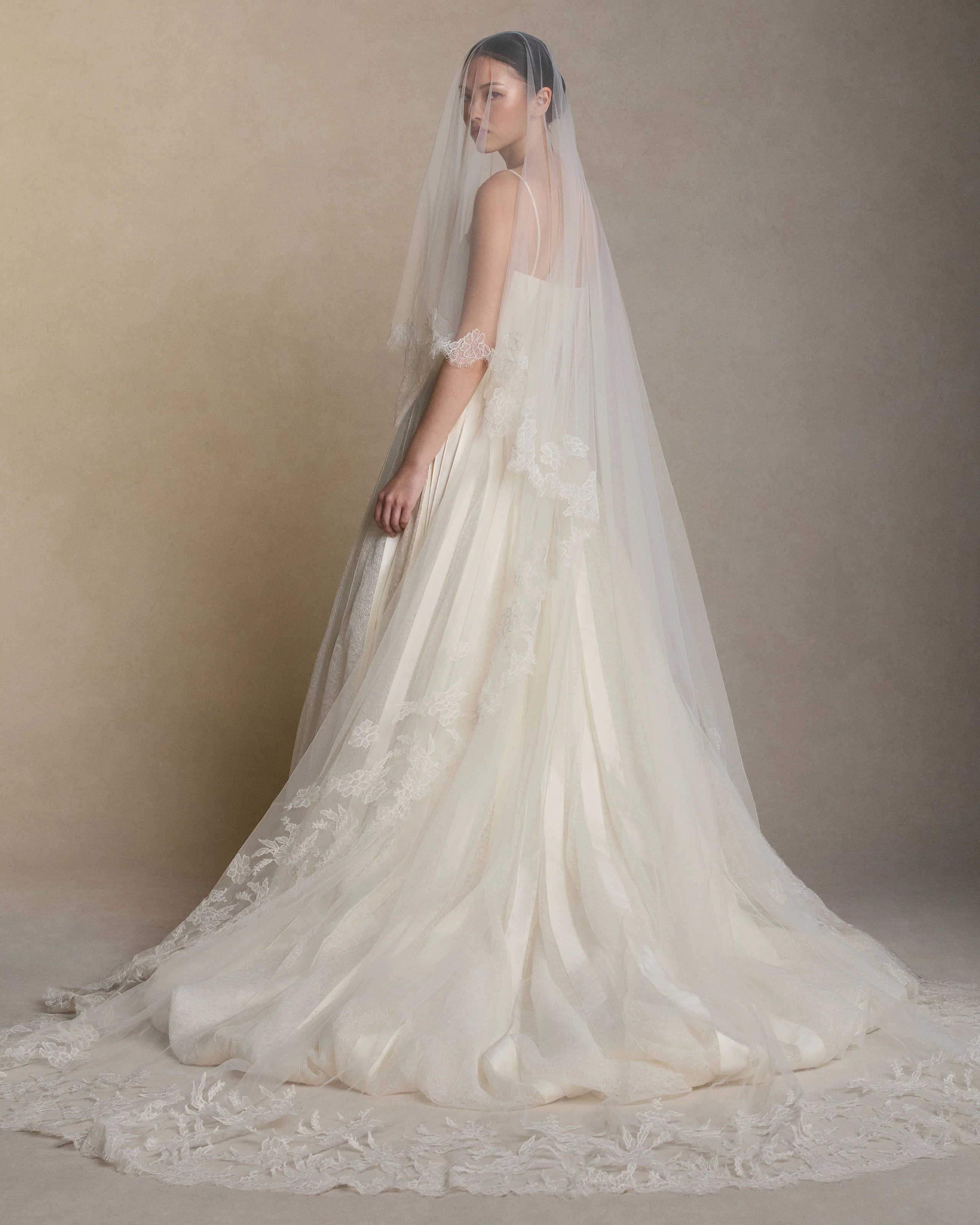 Chantilly Lace Degradé Border Drop Veil - Chapel - Image 3